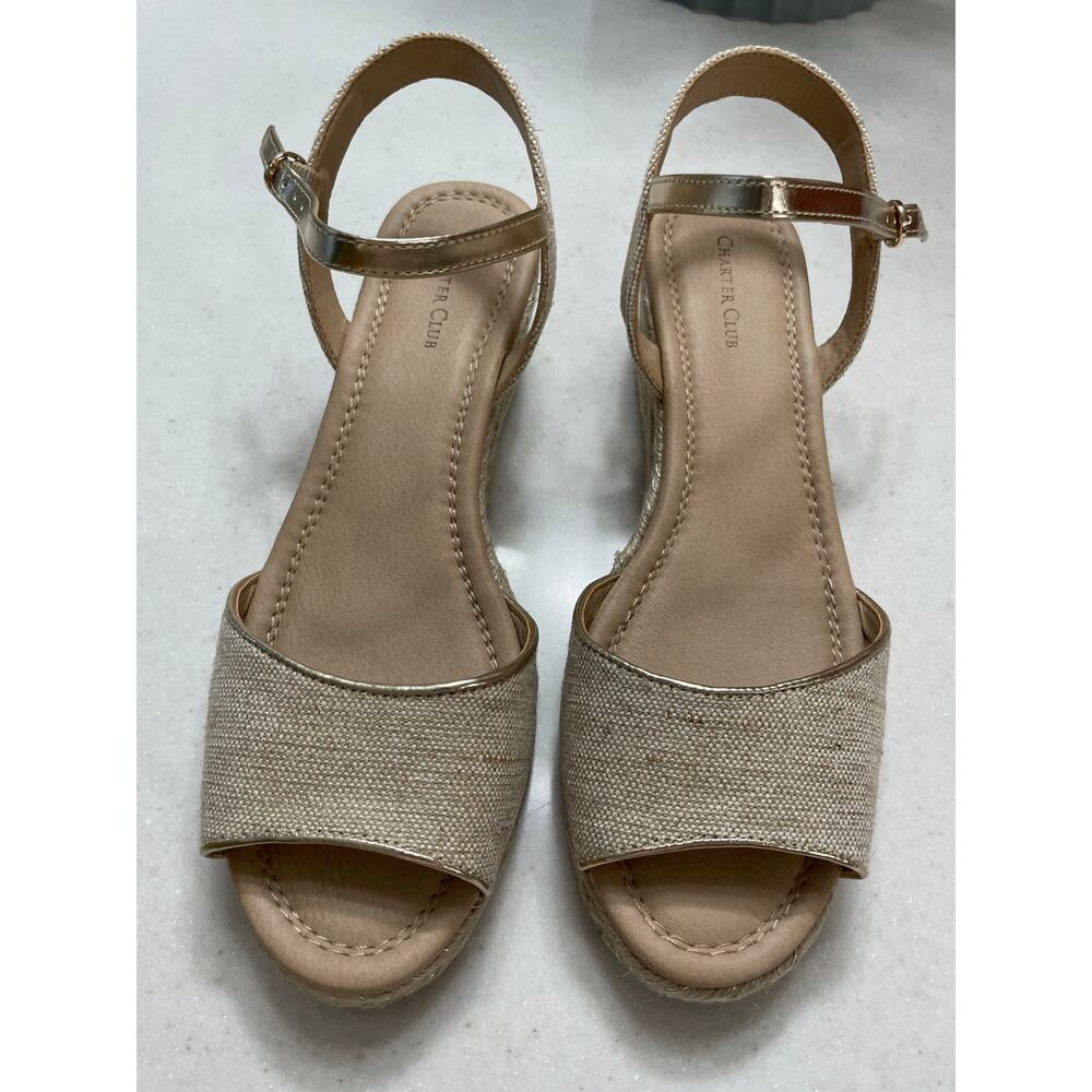 Women’s size 10.5 Luchia Natural wedges